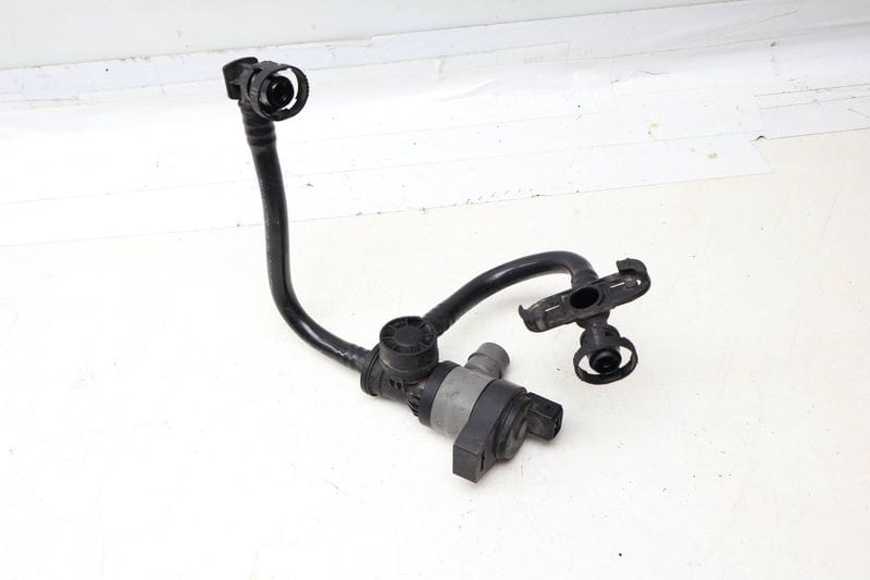 Fuel Tank Valve / Breather Line 13907636156 — Used (SKU 692466)