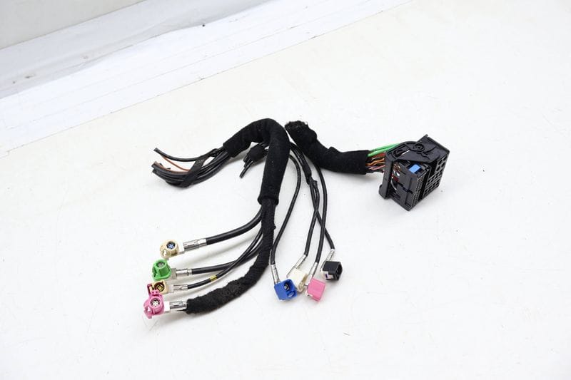 Radio / Stereo / Navigation Head Unit Wiring Connector Set — Used (SKU 692296)