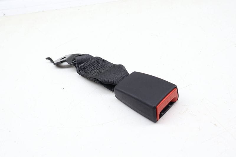 Center Seat Buckle / Receiver 72117238665 — Used (SKU 692287)