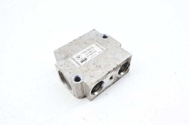 Transmission Oil Cooler Line Block 17227592723 — Used (SKU 692238)