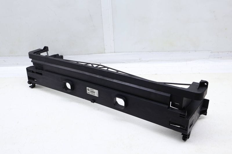 Upper Radiator Mount Bracket / Carrier 17117804618 — Used (SKU 692454)