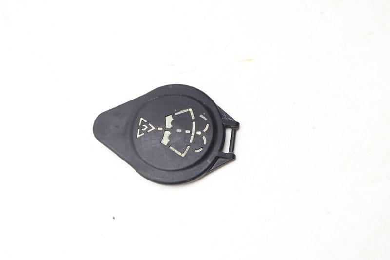 Windshield Washer Reservoir / Tank Cap 61667238068 — Used (SKU 692270)