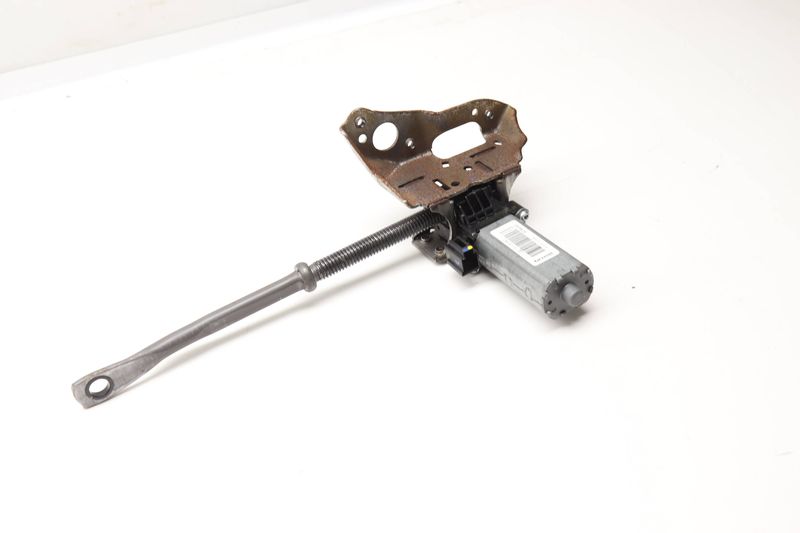 Rear Tilt / Height Adjustment Seat Motor 52107314222 — Used (SKU 584005)