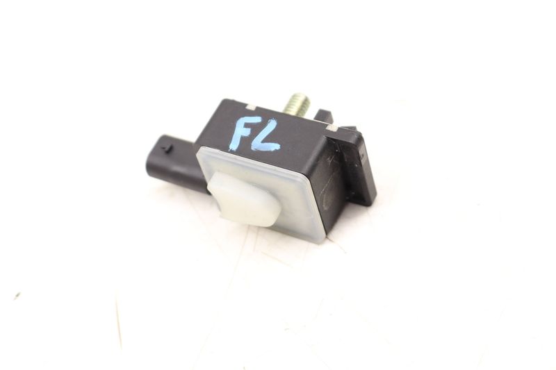 Side Impact Airbag Door Sensor 65779305252 — Used (SKU 523063)