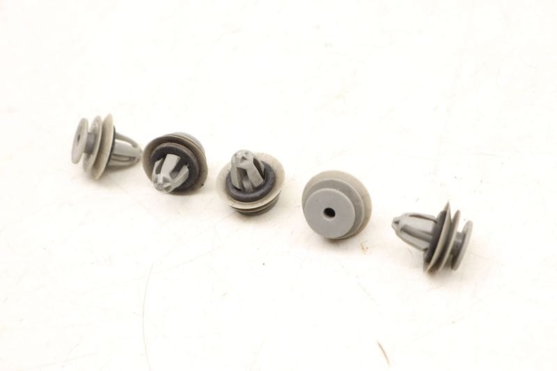 Lower Door Molding Clip Set (5) 07147443710 — Used (SKU 523581)