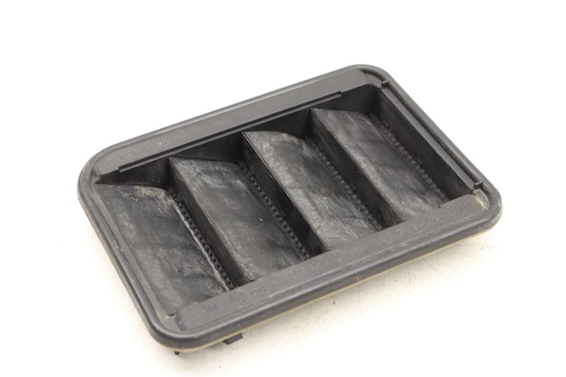Air Vent Grille 64229201647 — Used (SKU 523399)
