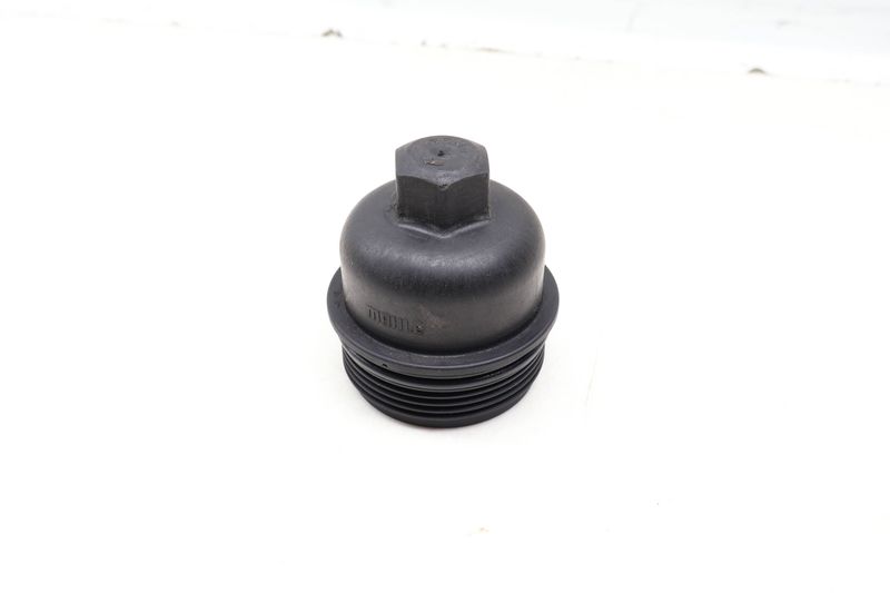 Engine Oil Filter Cover / Cap 11428507685 — Used (SKU 647550)