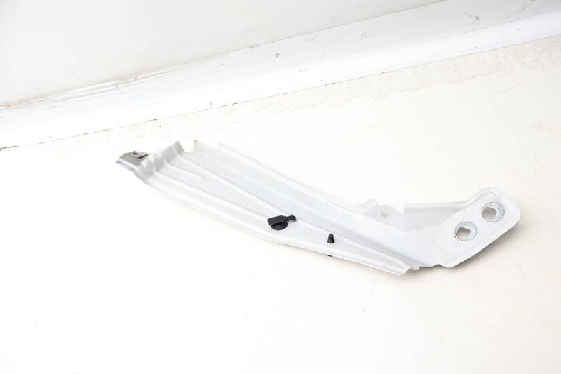 Lower Fender Mount Bracket 41357267325 — Used (SKU 647564)