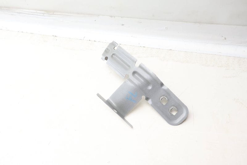Fender Mount / Bracket (REAR) 41357267335 — Used (SKU 647565)