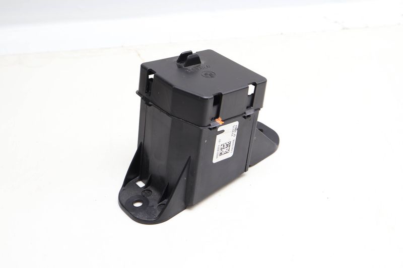 Positive (+) Battery Terminal 61139318771 — Used (SKU 647570)