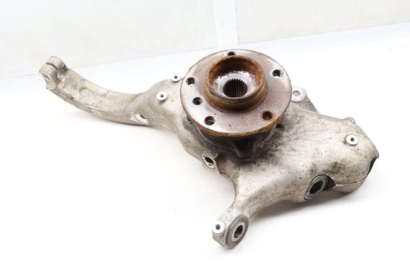 Spindle Knuckle w/ Wheel Bearing 31216869869 — Used (SKU 639311)