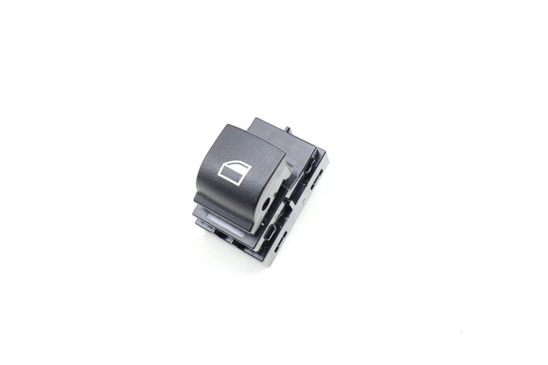 Window Switch 61319208107 — Used (SKU 639118)