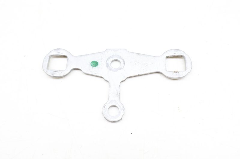 Fuel Injector Bracket 13647595405 — Used (SKU 642497)