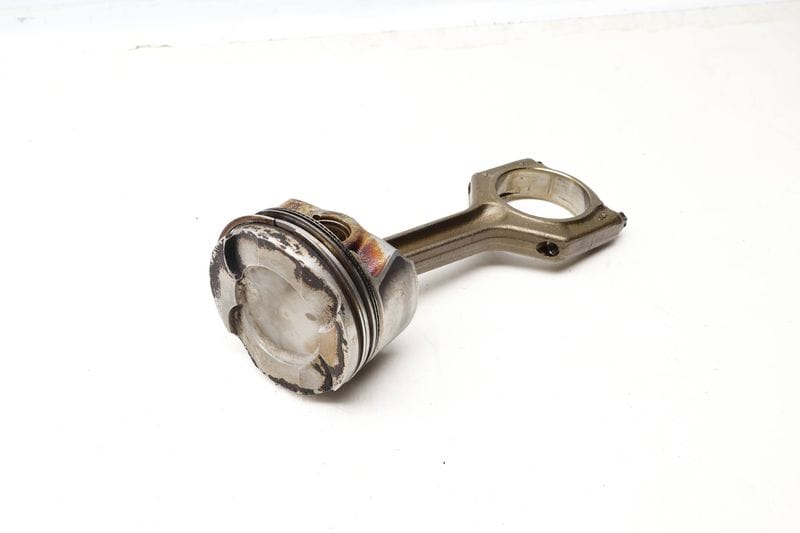 Piston w/ Connecting Rod 11258619197 — Used (SKU 642752)