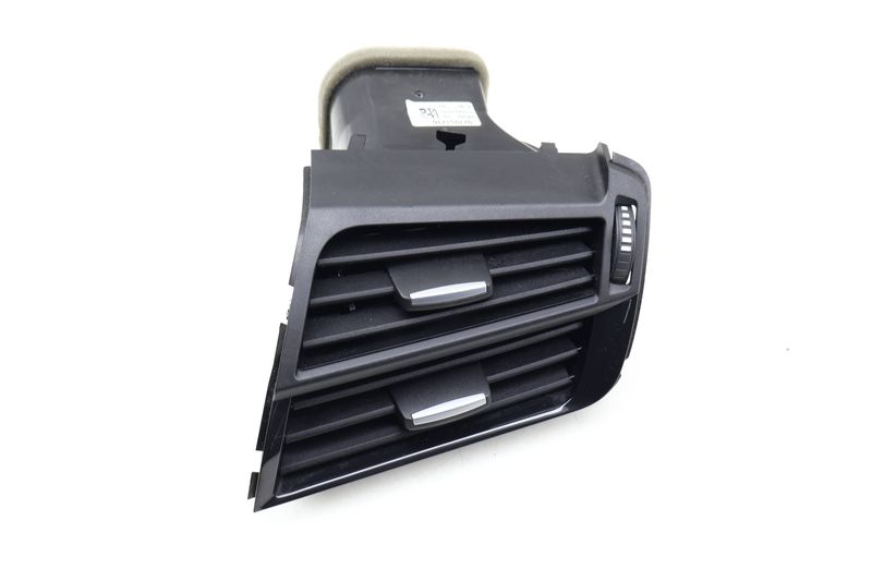 Dash Air Vent 64229270517 — Used (SKU 639190)