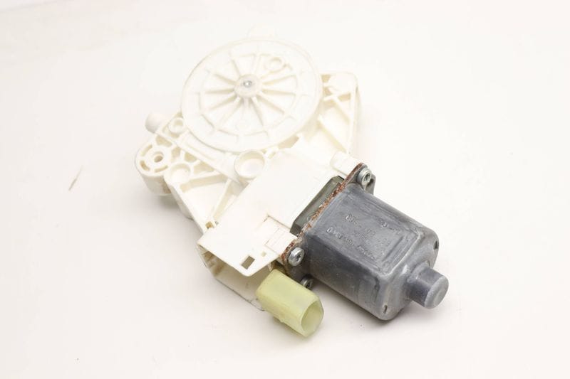 Window Lifter Motor 67627046034 — Used (SKU 582089)