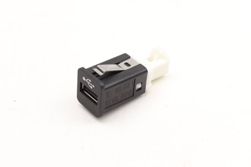 USB Socket / Port 84109237656 — Used (SKU 582154)