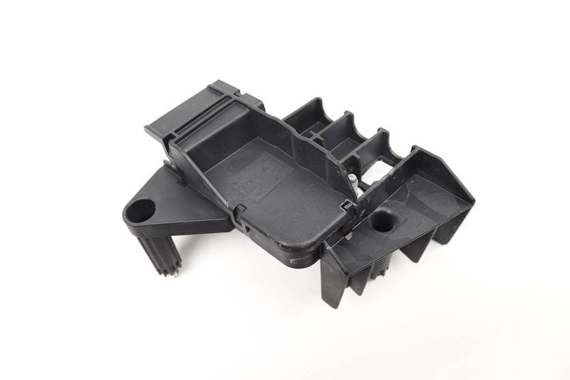 Battery Jumper Point 95B937517B — Used (SKU 558465)