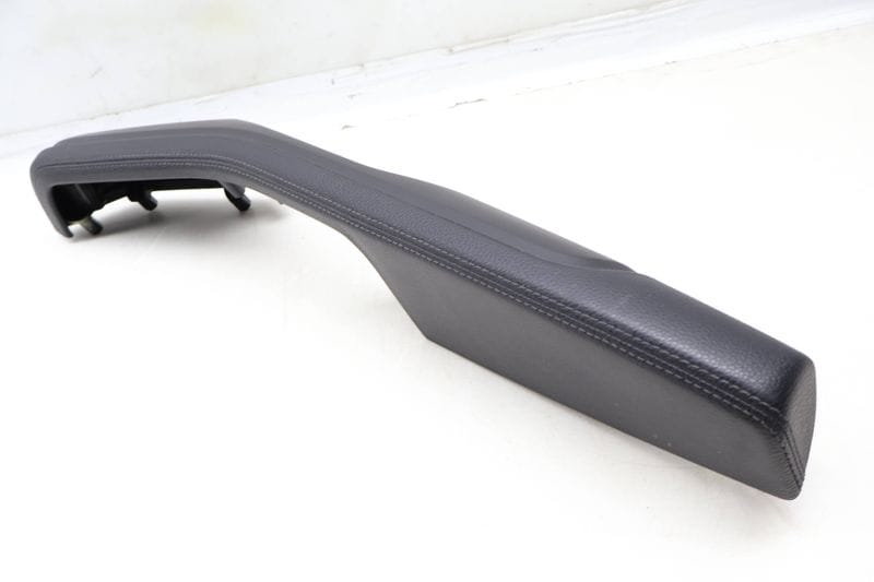 Door Panel Armrest  / Arm Rest 95B867173 — Used (SKU 644927)