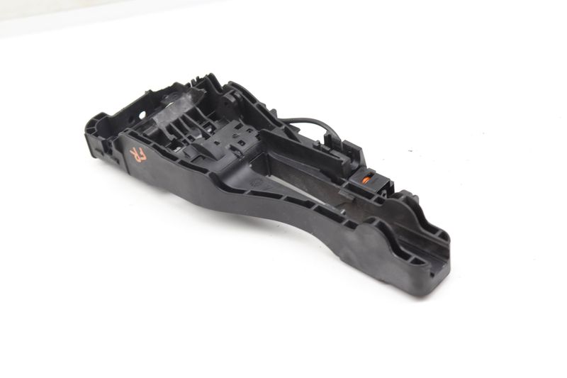 Exterior Door Handle Bracket 95B839886C — Used (SKU 558305)