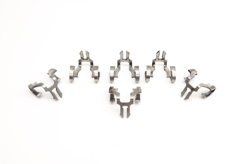 Fuel Injector Clip Set (6) 94611022860 — Used (SKU 558503)