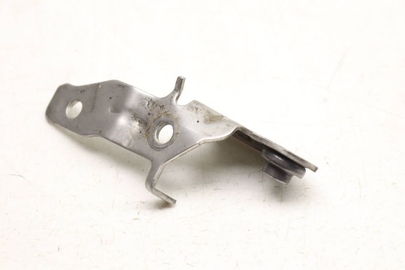 Intake Manifold Mount / Bracket 94611002777 — Used (SKU 518223)