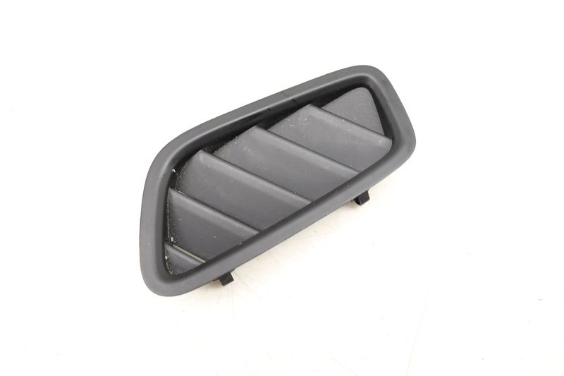 Upper Defrost Air Vent 95B819705A — Used (SKU 518101)