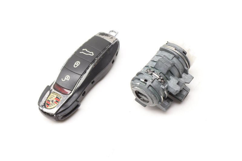 Lock Switch / Cylinder w/ Key 95B898375E — Used (SKU 558725)