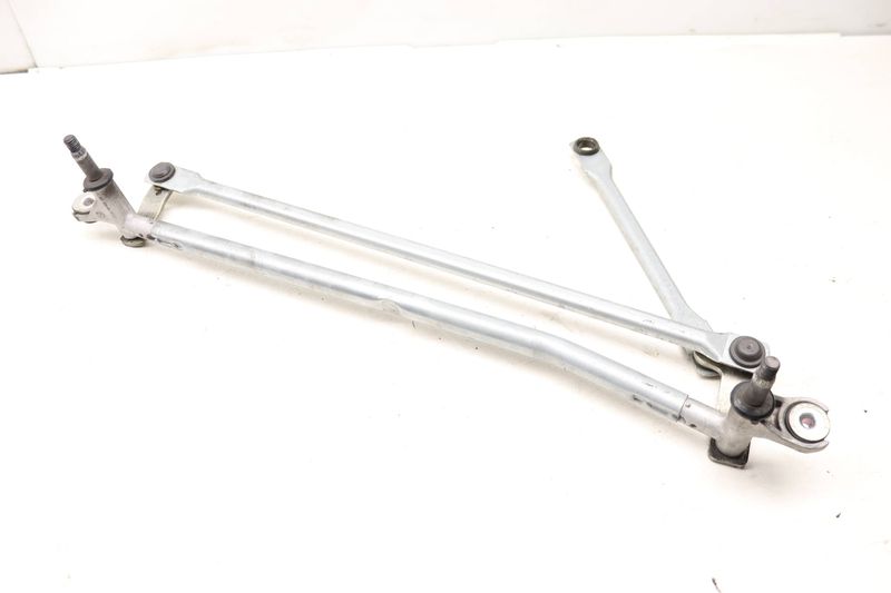 Windshield Wiper Transmission / Bracket 95B955023C — Used (SKU 518303)
