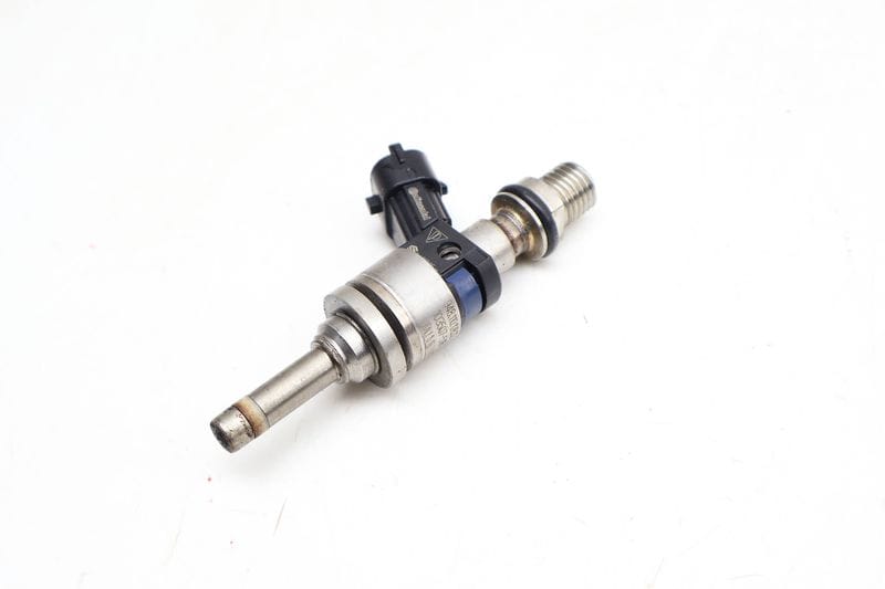 Fuel Injector 94811012833 — Used (SKU 673370)