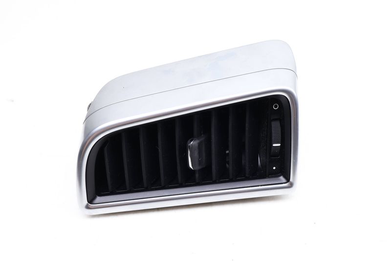 B Pillar Air Vent 97055535101 — Used (SKU 656310)