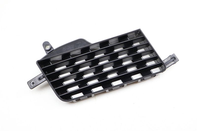 Upper Center Dash Air Vent 97055217500 — Used (SKU 656091)