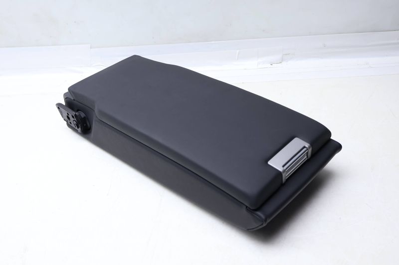 Armrest / Arm Rest 97052260101 — Used (SKU 673536)