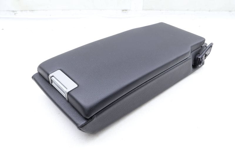 Seat Armrest / Arm Rest (CENTER) 97052260100 — Used (SKU 656378)