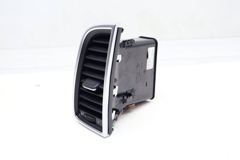 Center Dash Air Vent 97055214203 — Used (SKU 673545)
