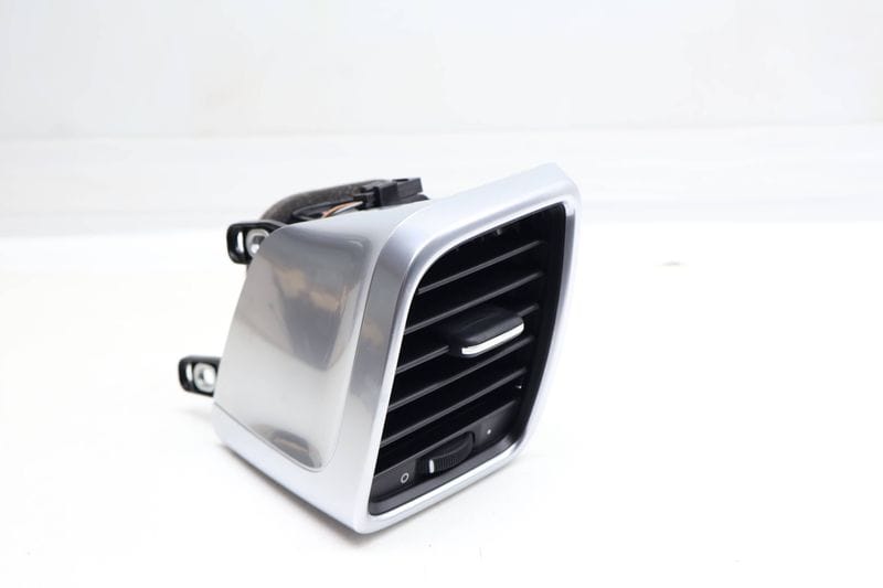 Dash Air Vent 97055213201 — Used (SKU 673541)