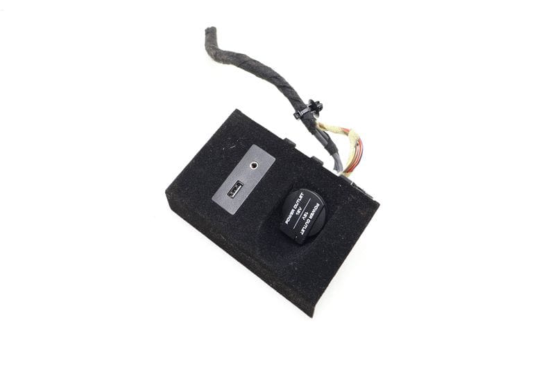USB / Power Outlet / Trim 97055334500 — Used (SKU 656195)
