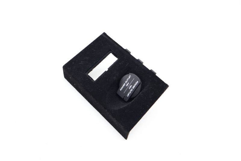 USB / Power Outlet / Trim 97055334500 — Used (SKU 673529)