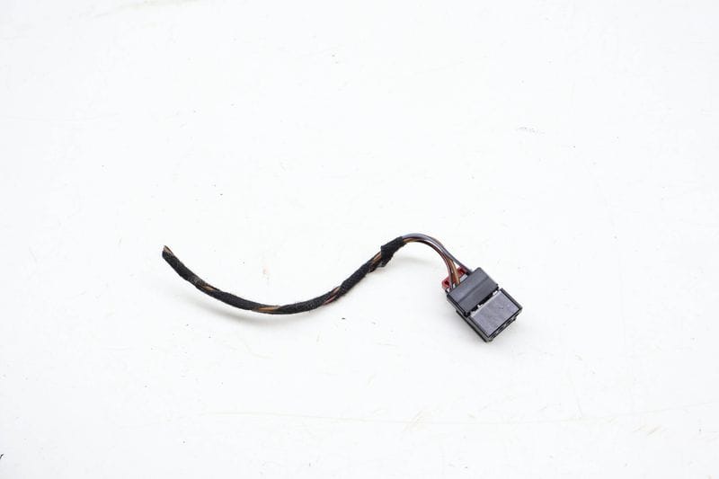 4-PIN Wiring Connector / Pigtail 7N0972704 — Used (SKU 706755)