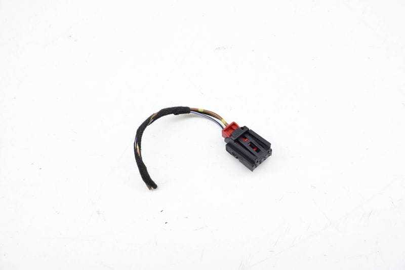 4-PIN Wiring Connector / Pigtail 7N0972704 — Used (SKU 706756)