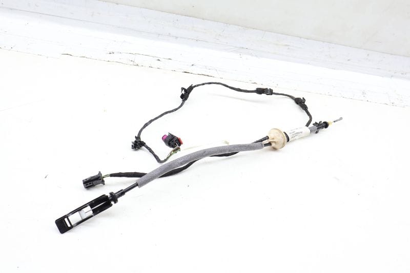 Interior Door Handle Release / Bowden Cable 5G4837086A — Used (SKU 706853)