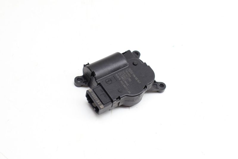 HVAC Flap / Servo Air Motor / Actuator 5Q0907511L — Used (SKU 706557)