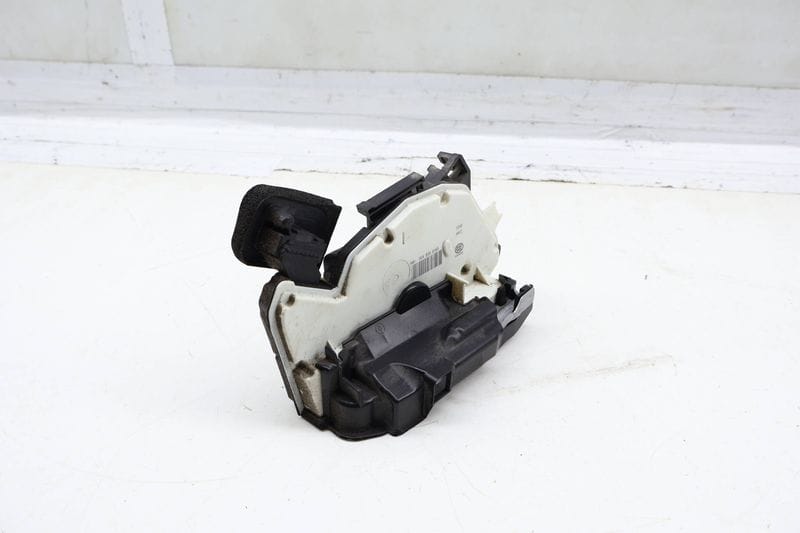 Door Latch / Lock Actuator 5K4839016S — Used (SKU 706720)