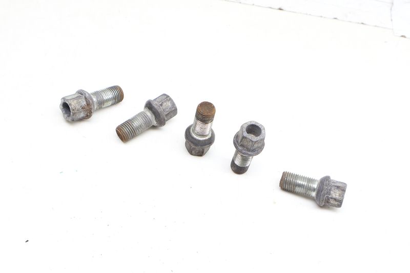 Wheel Bolt / Lug Nut Set (5) WHT001812 — Used (SKU 706604)