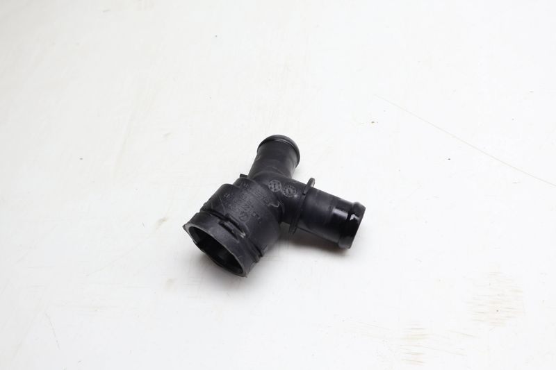 Coolant Flange / Quick Adapter 5Q0122291AB — Used (SKU 680290)