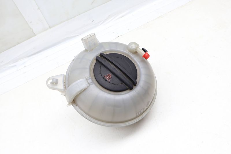 Coolant Reservoir / Tank / Bottle 5Q0121407G — Used (SKU 680340)