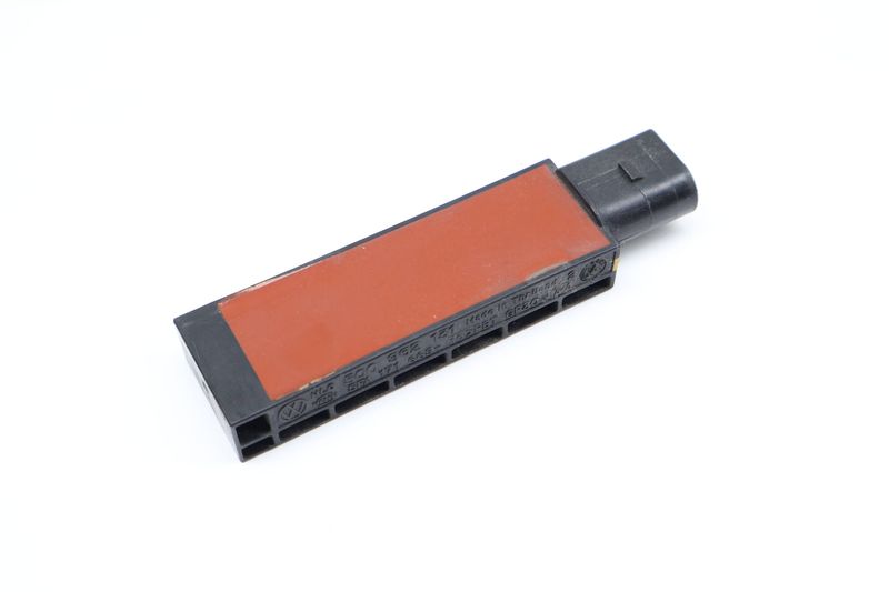 Kessy / Keyless Entry Antenna 5Q0962131 — Used (SKU 680143)