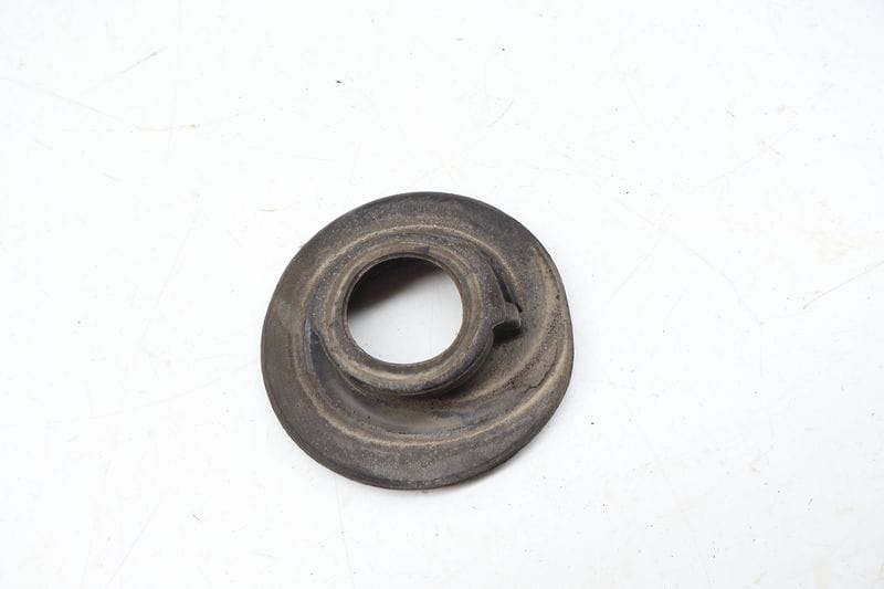 Lower Spring Rubber Mount 5Q0512297D — Used (SKU 680373)
