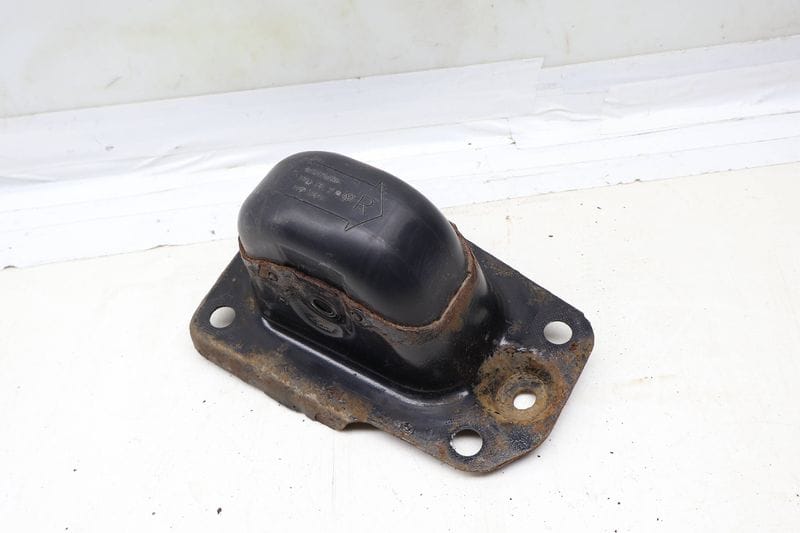 Trailing Arm Bracket / Cover 1K0505130L — Used (SKU 680366)