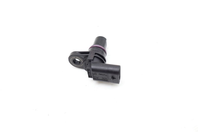 Cam / Camshaft Position Sensor 04C907601 — Used (SKU 668272)